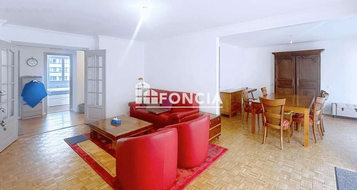 Port - Grand T4 avec ascenseur, balcon, parking et cave - photo 3