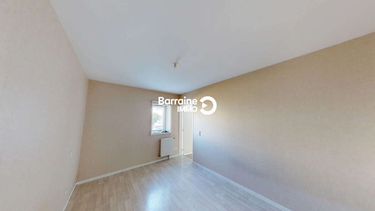 A vendre - lorient  centre ville - appartement recent de type 3 de 55m² avec balcon et garage - photo 11