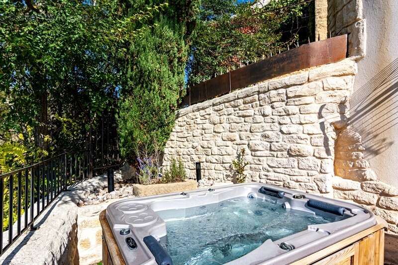 Ancienne bergerie à vendre 5 pièces à 25mn au nord d'AIX EN PROVENCE (13), 100 m2, terrasse et vue panoramique - photo 7