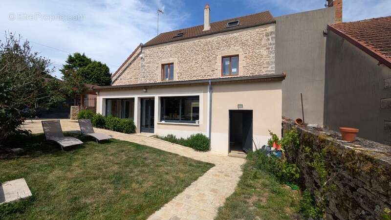 Maison à COUTARNOUX