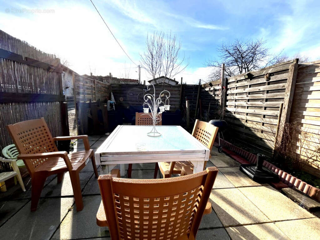 01160 DRUILLAT   Maison de 161 m2   4 chambres   Grand garage   Terrasse   Dépendances aménageables - photo 12
