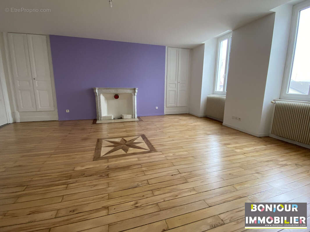 Salon T3 1er étage - Appartement à SAINT-LAURENT-DU-PONT