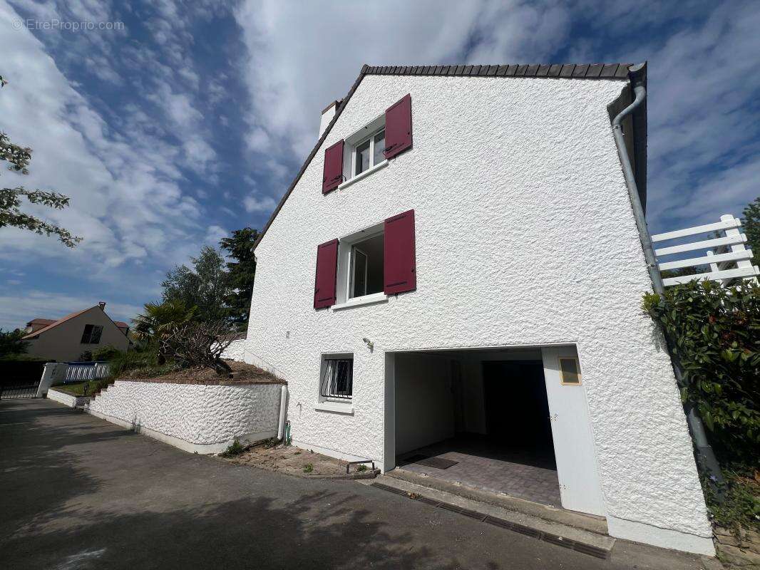 Maison à BUSSY-SAINT-MARTIN