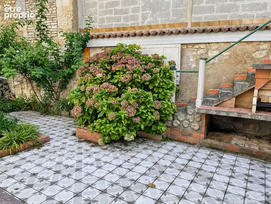MAISON DE BOURG DE 160 M2 avec Cour et Garage. - photo 13