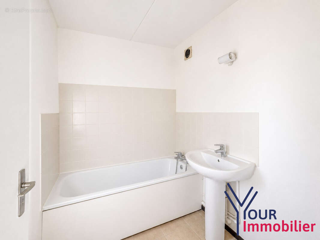 Appartement 75 m² à Venissieux  - photo 8
