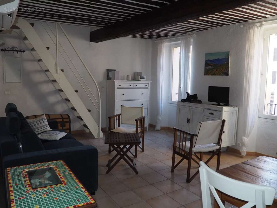 Appartement à LA GARDE-FREINET