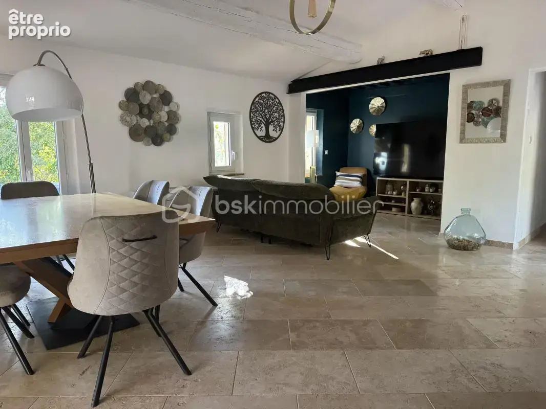 À La Roquebrussanne ( 83136), maison de charme dans un écrin de nature avec panorama exceptionnel, terrain 5689 m2 et piscine - photo 10