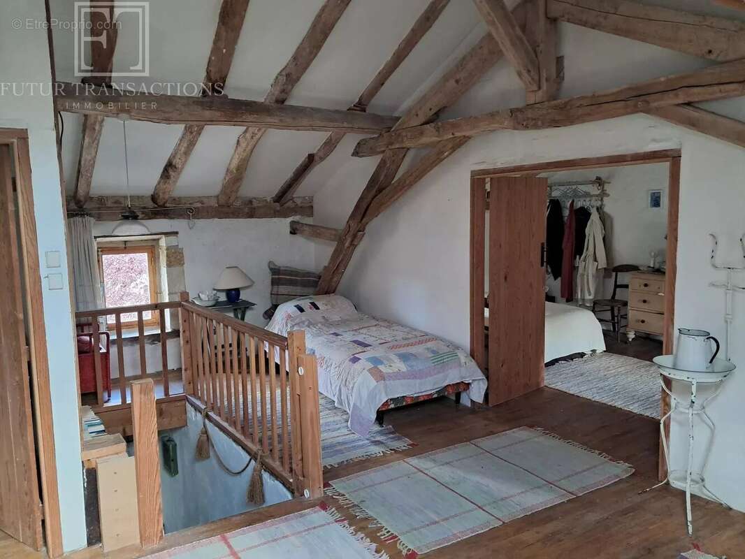Maison à SAINT-FRONT-LA-RIVIERE