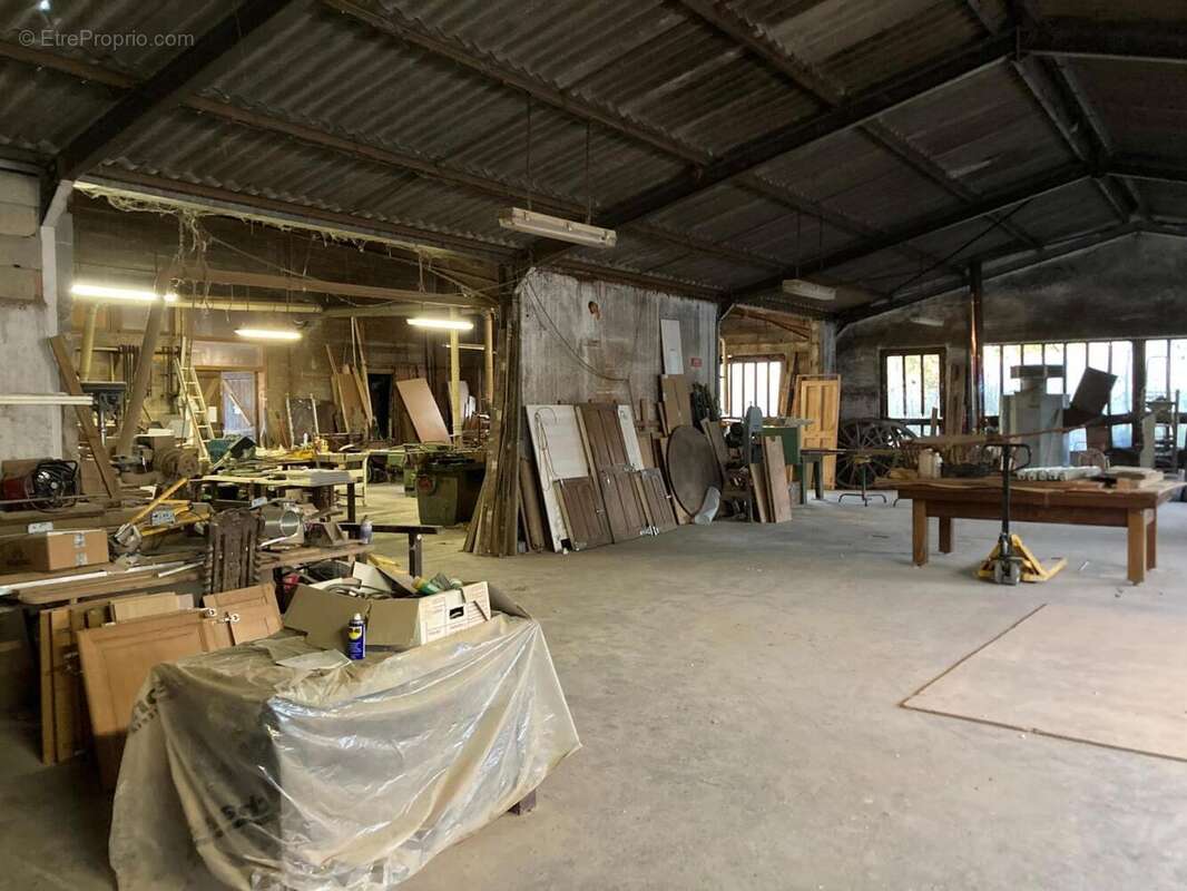 entrepot 5 - Commerce à LUZECH