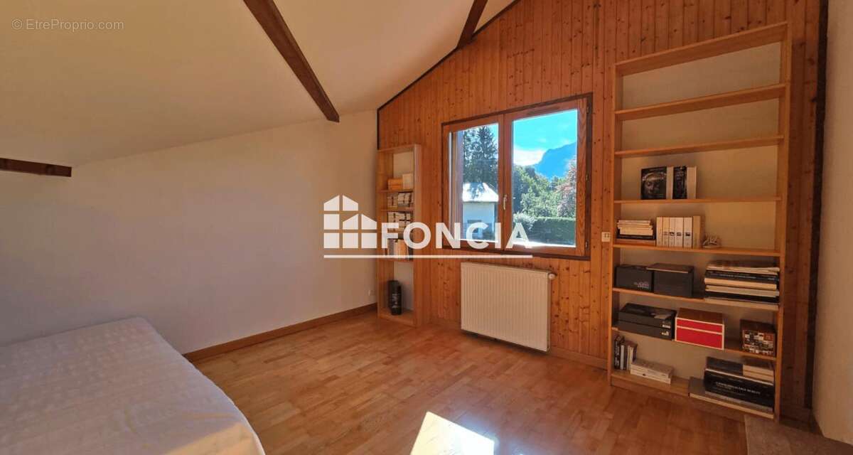 Maison à LA ROCHE-SUR-FORON