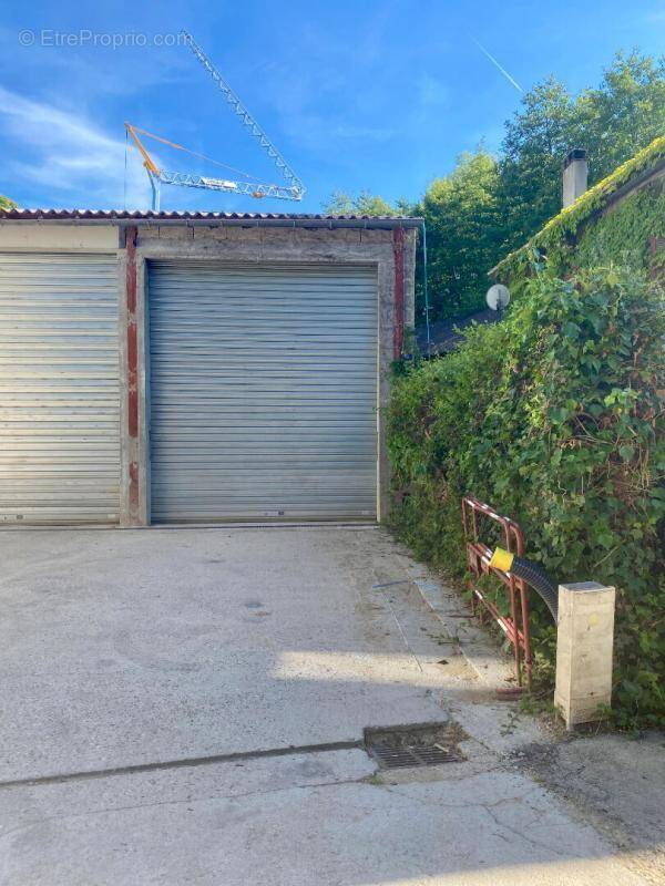 Parking à SAINT-AMOUR