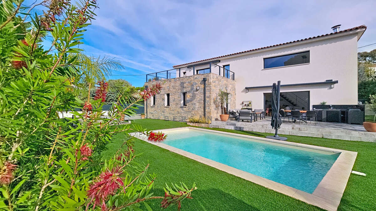 Maison à FREJUS