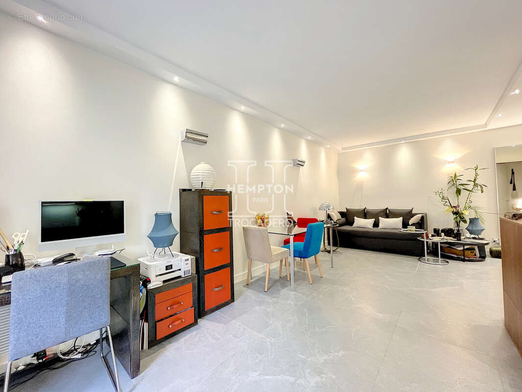 Appartement à PARIS-16E