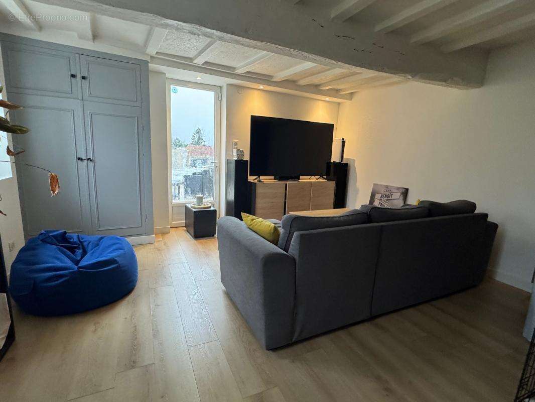 Maison à MAIGNELAY-MONTIGNY