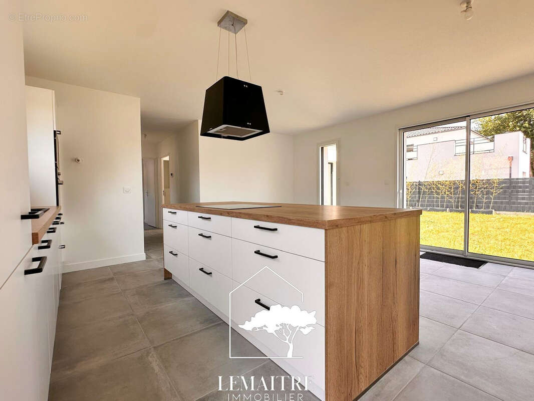 Maison à LES MATHES