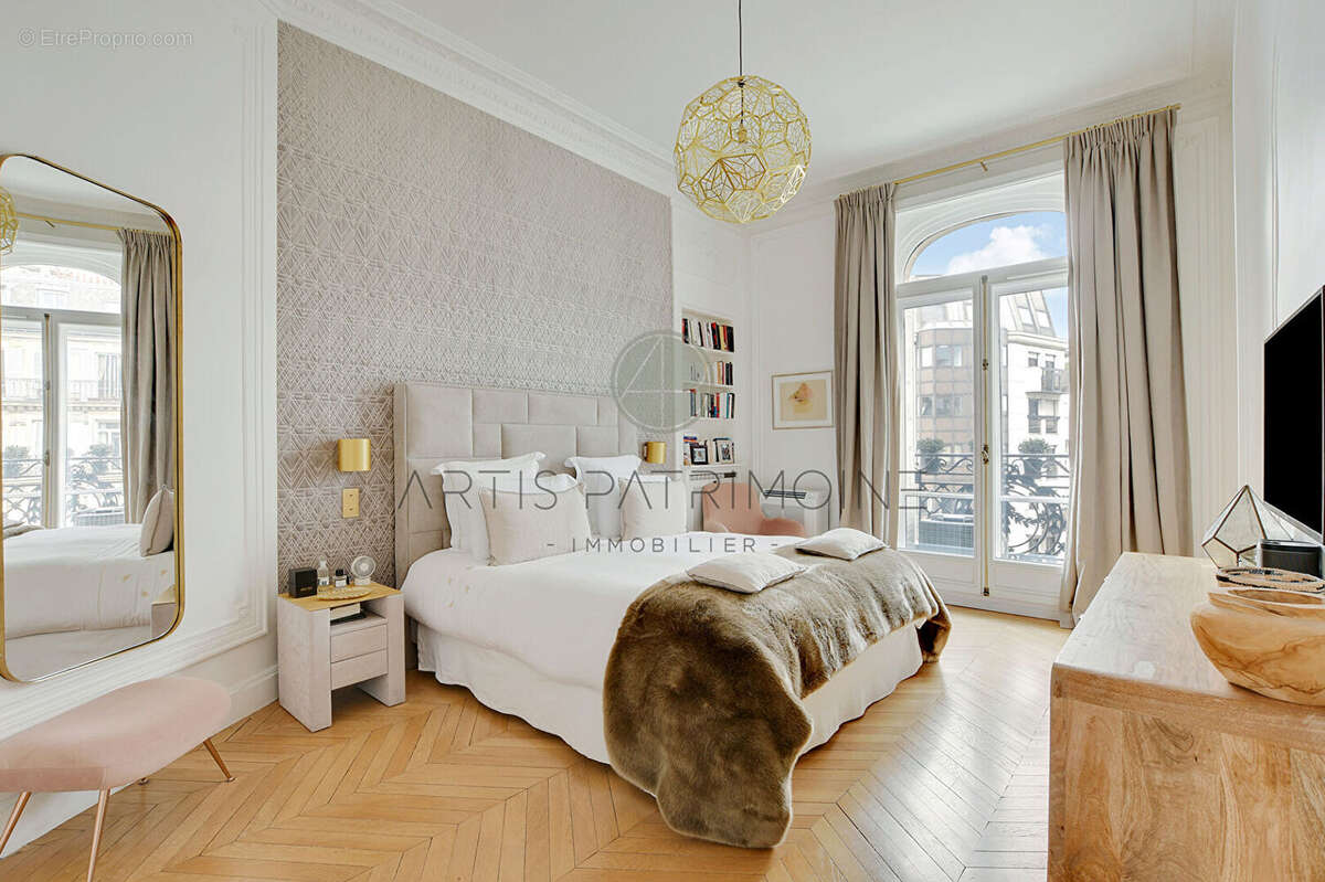 Appartement à PARIS-17E