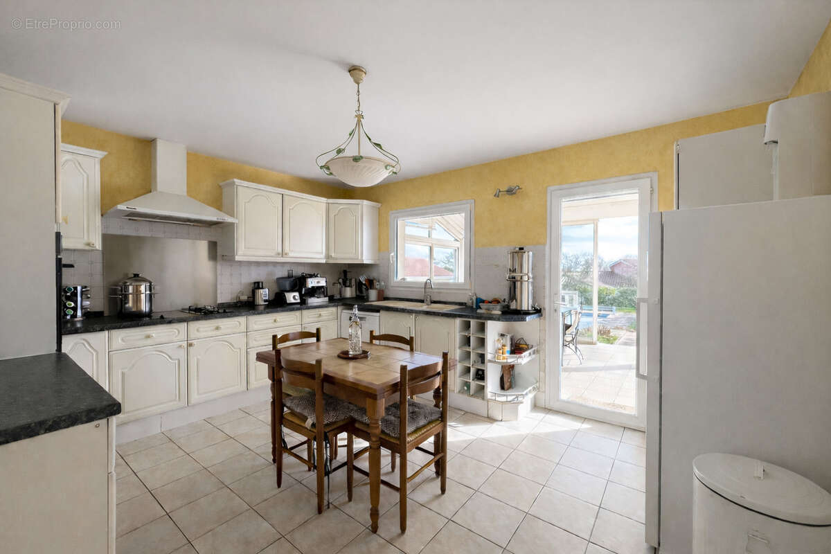 Maison à GREZIEU-LA-VARENNE