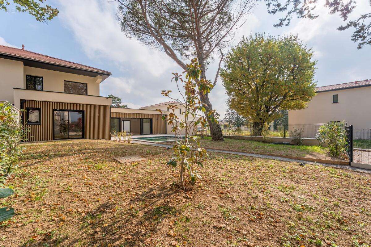 Maison à CHARBONNIERES-LES-BAINS