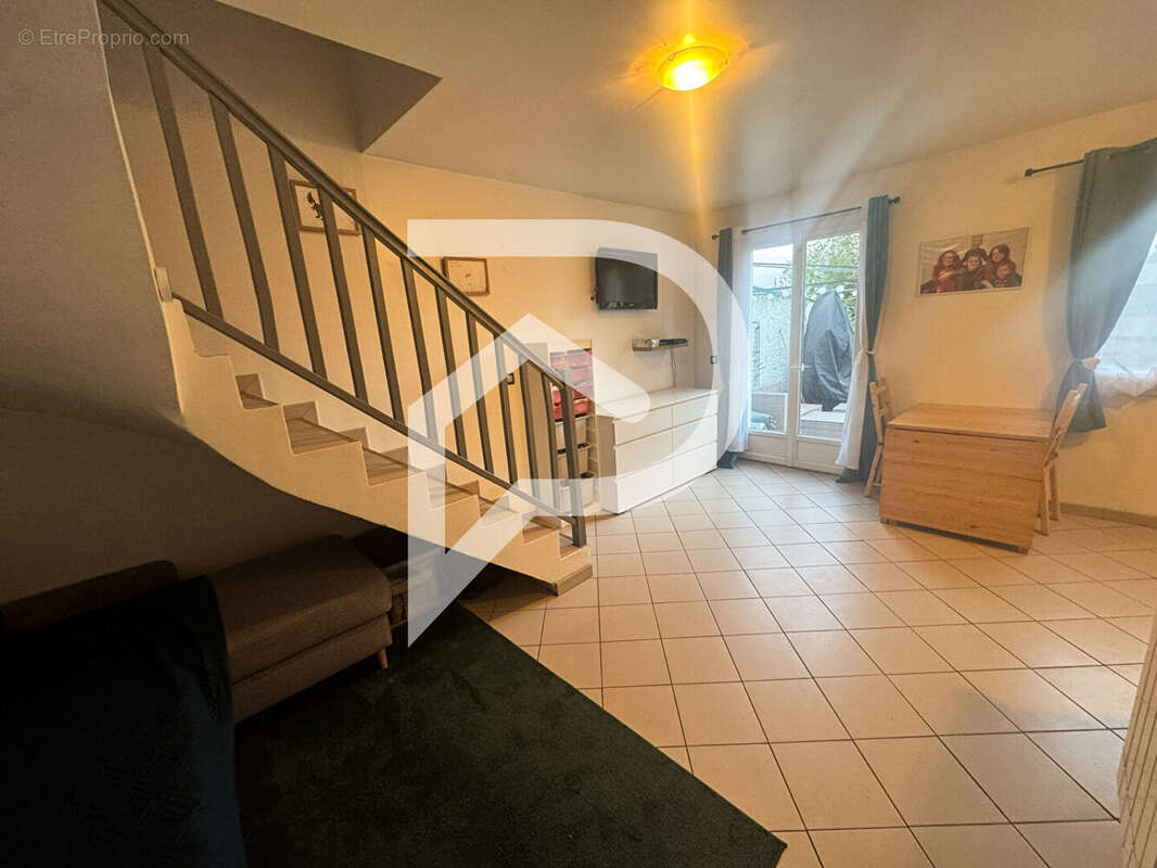 Maison à MEZIERES-SUR-SEINE