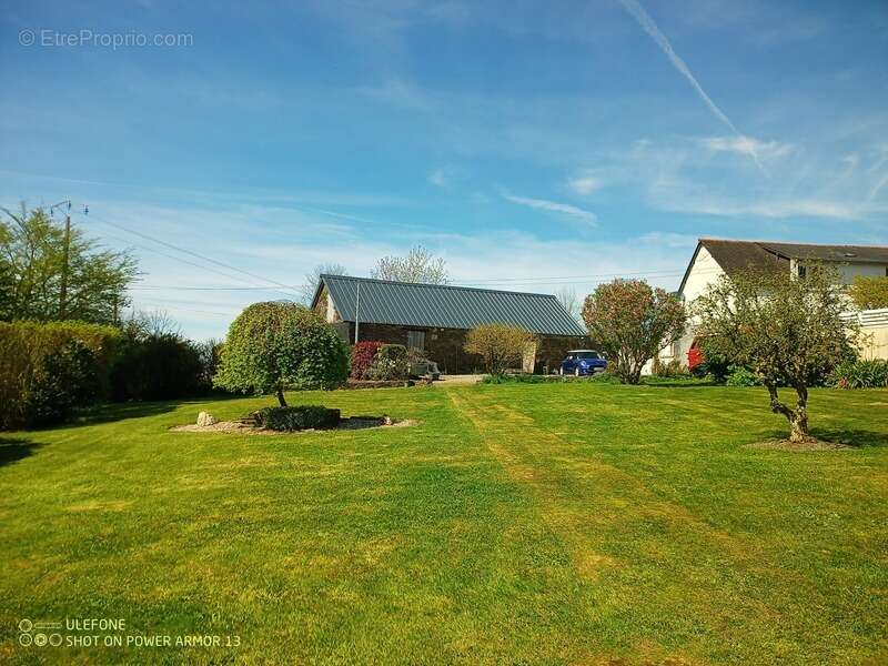 Maison à CLEDEN-POHER