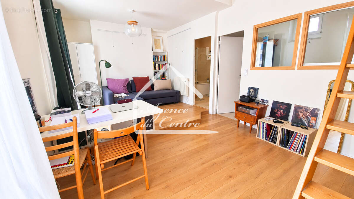 Paris 18e - Duplex de charme, lumineux et atypique - photo 3