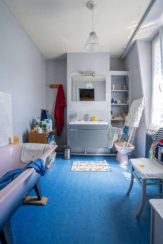 Secteur Voltaire, maison type 1920,  96m2, 2chambres, cour. - photo 11