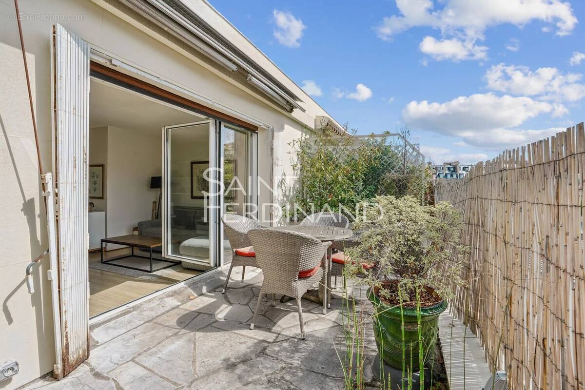 Appartement à NEUILLY-SUR-SEINE