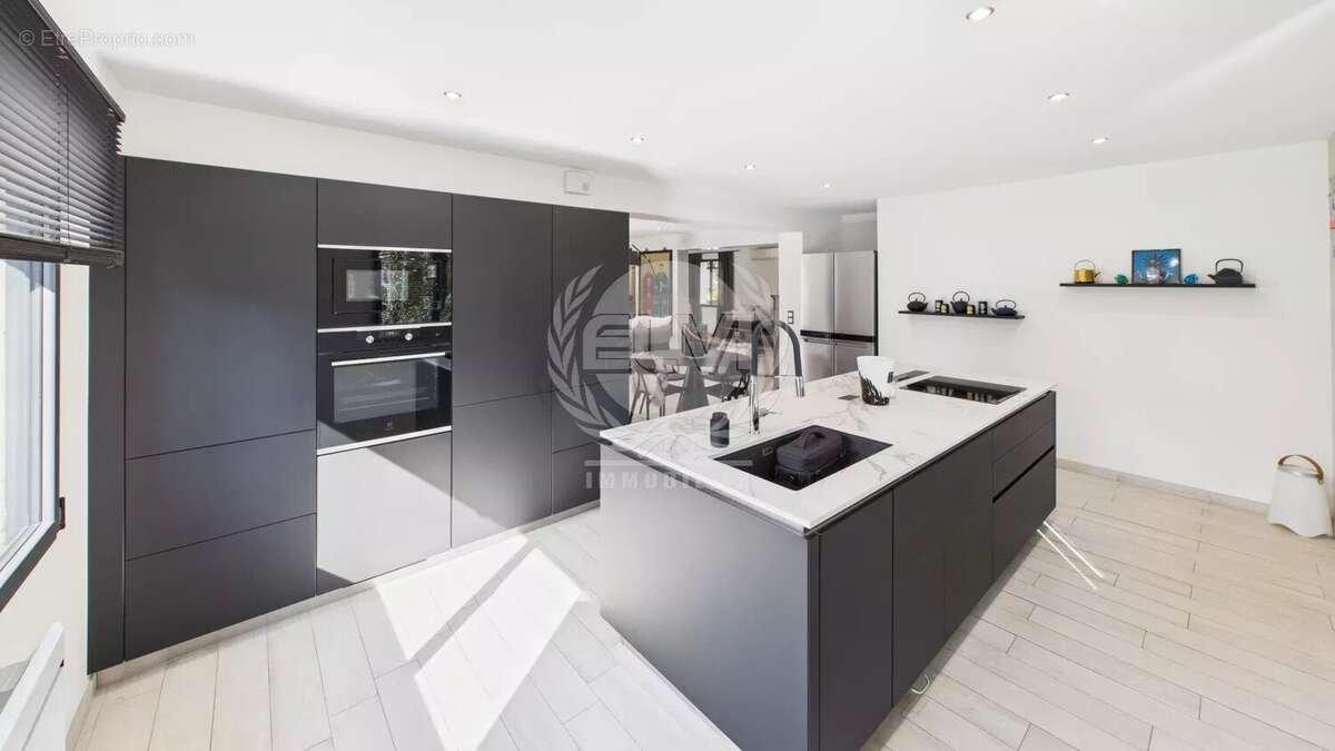 Maison à PLAN-DE-LA-TOUR