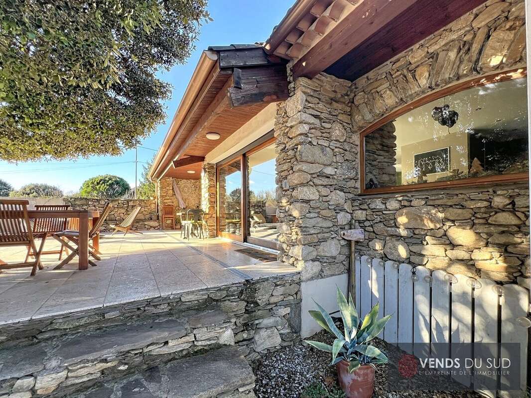 Maison à COLOMBIERES-SUR-ORB