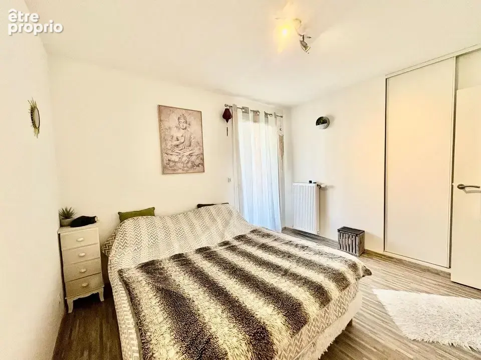 CHAMBRE AVEC RANGEMENT 