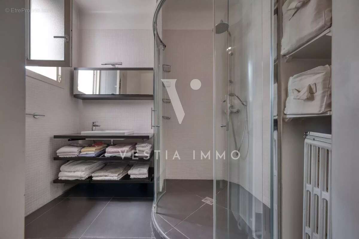 Appartement à LA GARENNE-COLOMBES