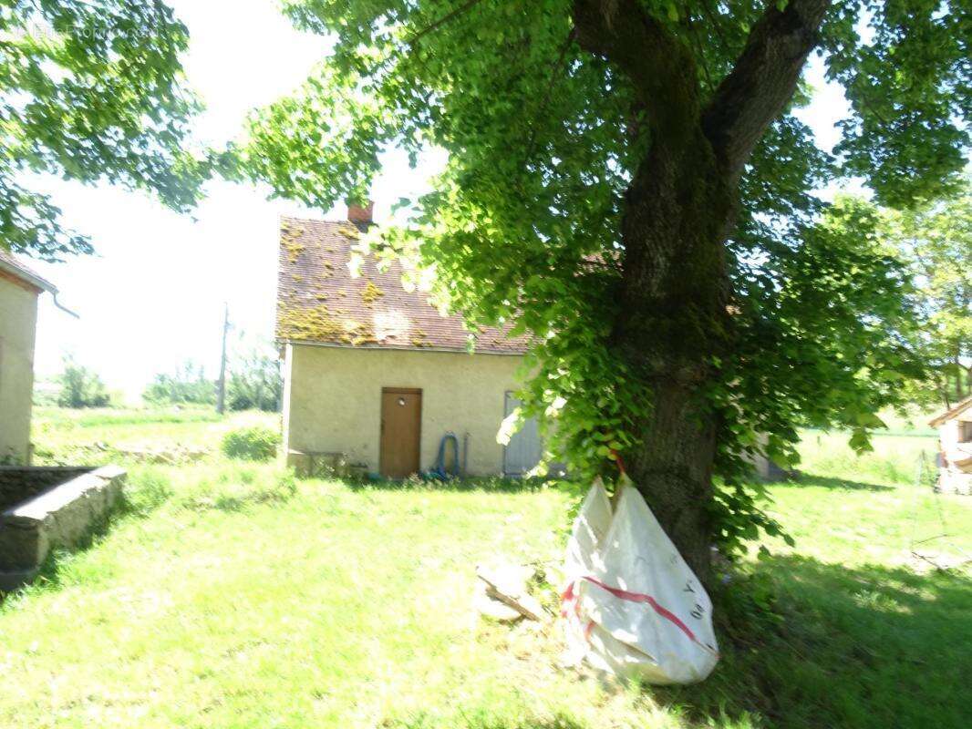 Maison à MONTAIGU-LE-BLIN