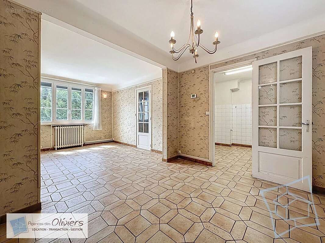 Maison Voisins Village - 68.22 m2 + Sous-sol Total et Atelier indépendant sur Terrain de 500m² - photo 5