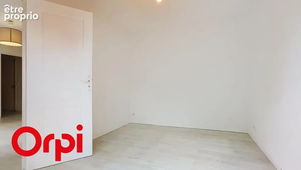 Appartement t2 avec garage, cave et local moto - photo 5