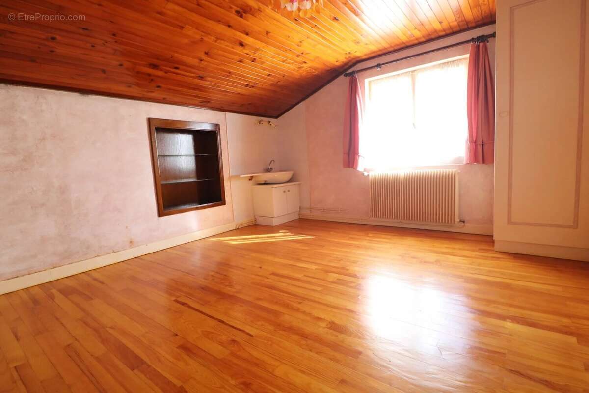 Maison à PIERRE-BENITE