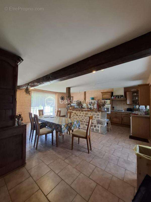 Maison à CARROUGES