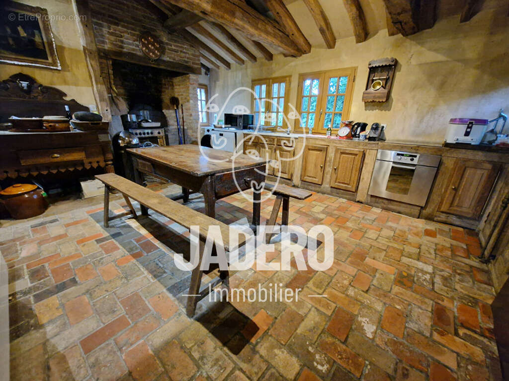 Maison à LA HALLOTIERE
