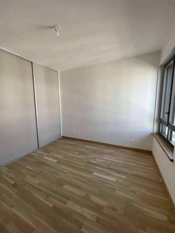 Appartement à LA TOUR-DE-SALVAGNY