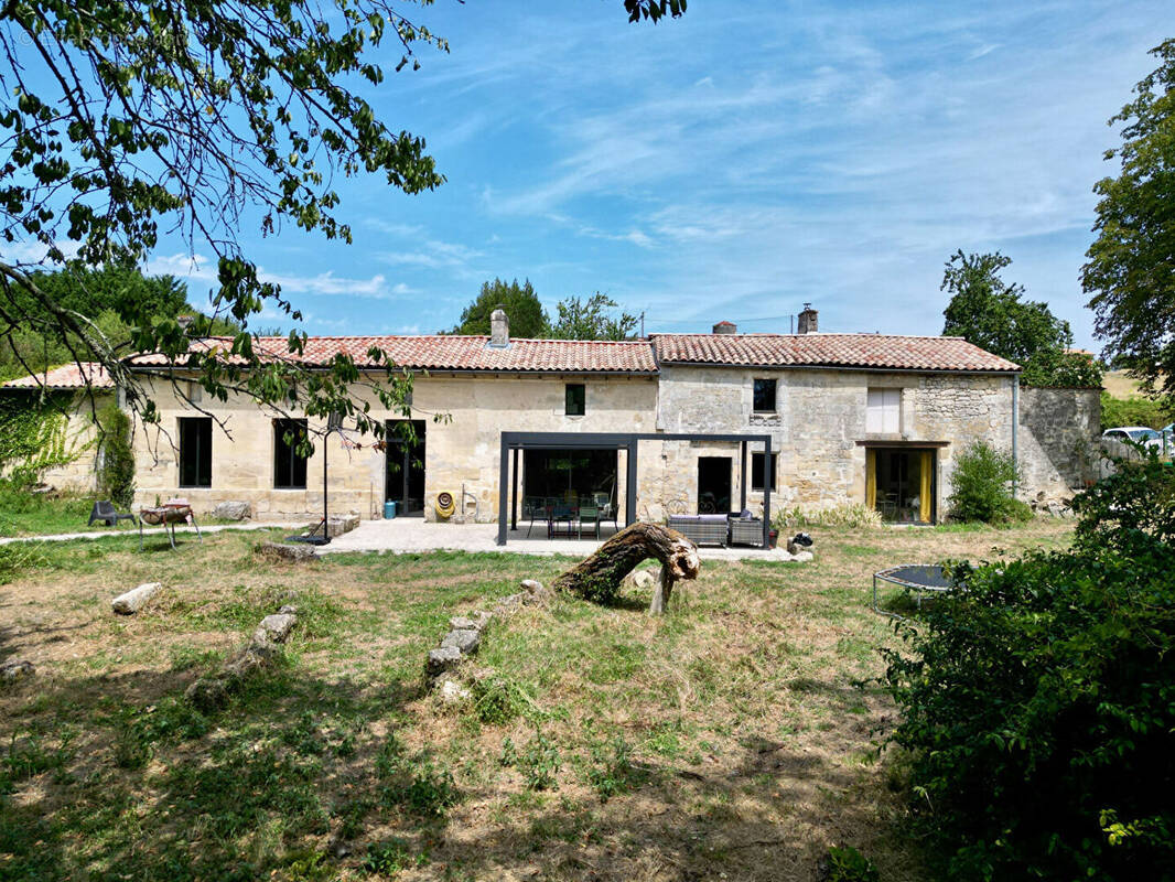 Maison à PRIGNAC-ET-MARCAMPS