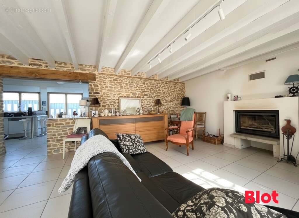 Maison à ERCE-EN-LAMEE