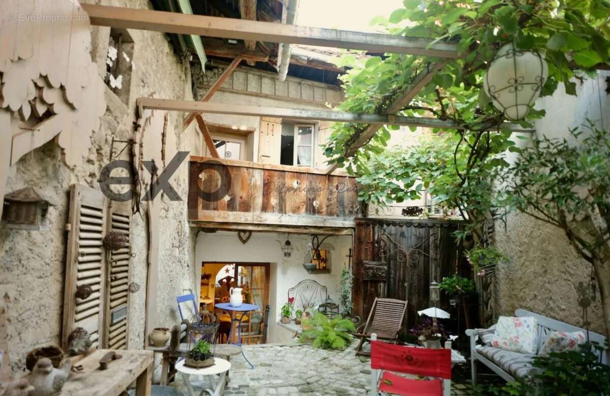 Maison à MENTHON-SAINT-BERNARD