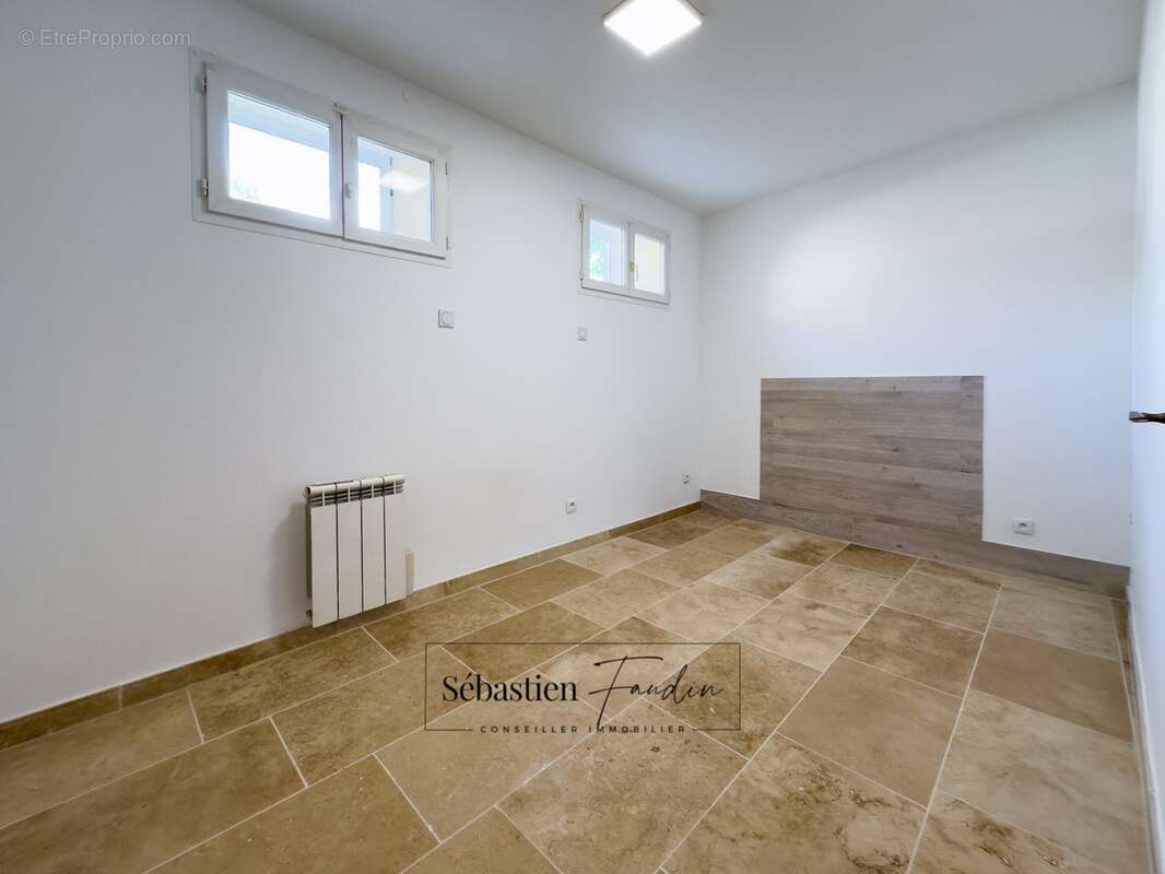 Appartement à vendre 2 pièces LE BEAUSSET (83) - RDC - rénové - paking et commerces à proximité - photo 6