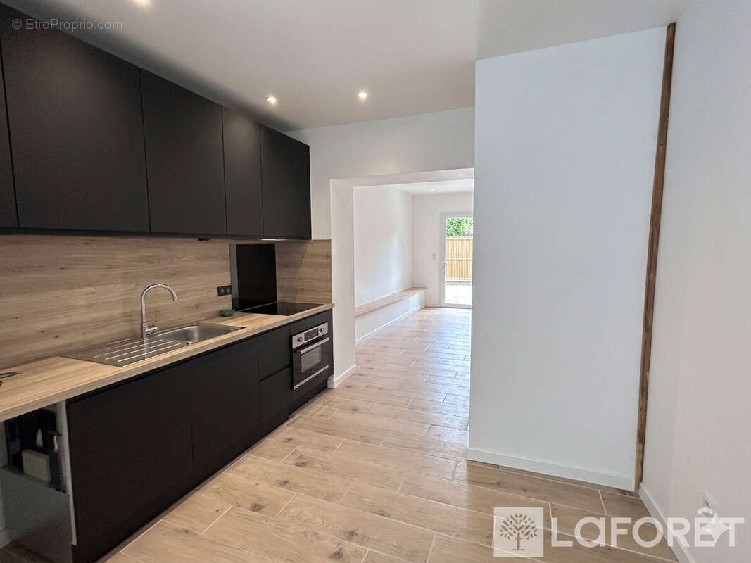 Maison Moustey 8 pièces 220M2- Fort potentiel - photo 4