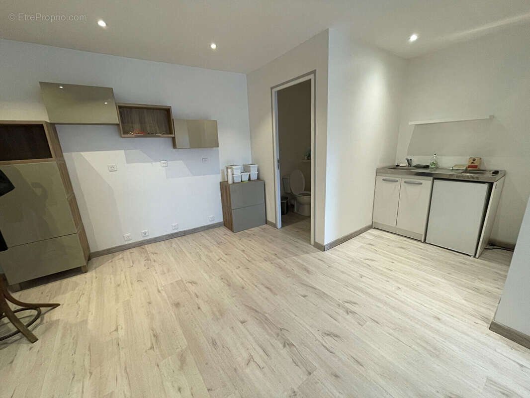 Commerce à VILLENOY