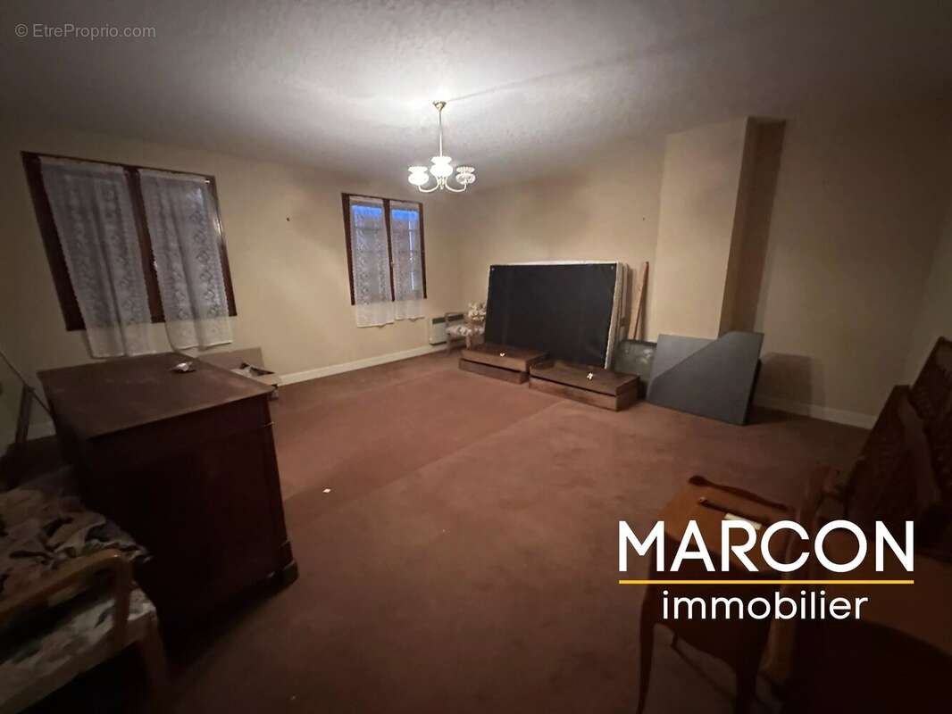 Maison à AZERABLES