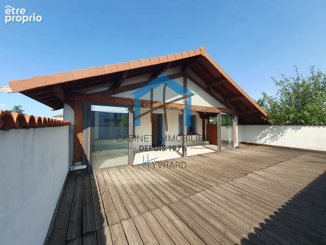 Maison sur sous-sol complet à rénover avec studio indépendant à réhabiliter, garage et terrain de 778 m2. - photo 3