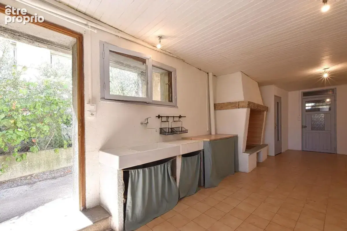 Maison de village rénovée, garage et potentiel d’aménagement - photo 13