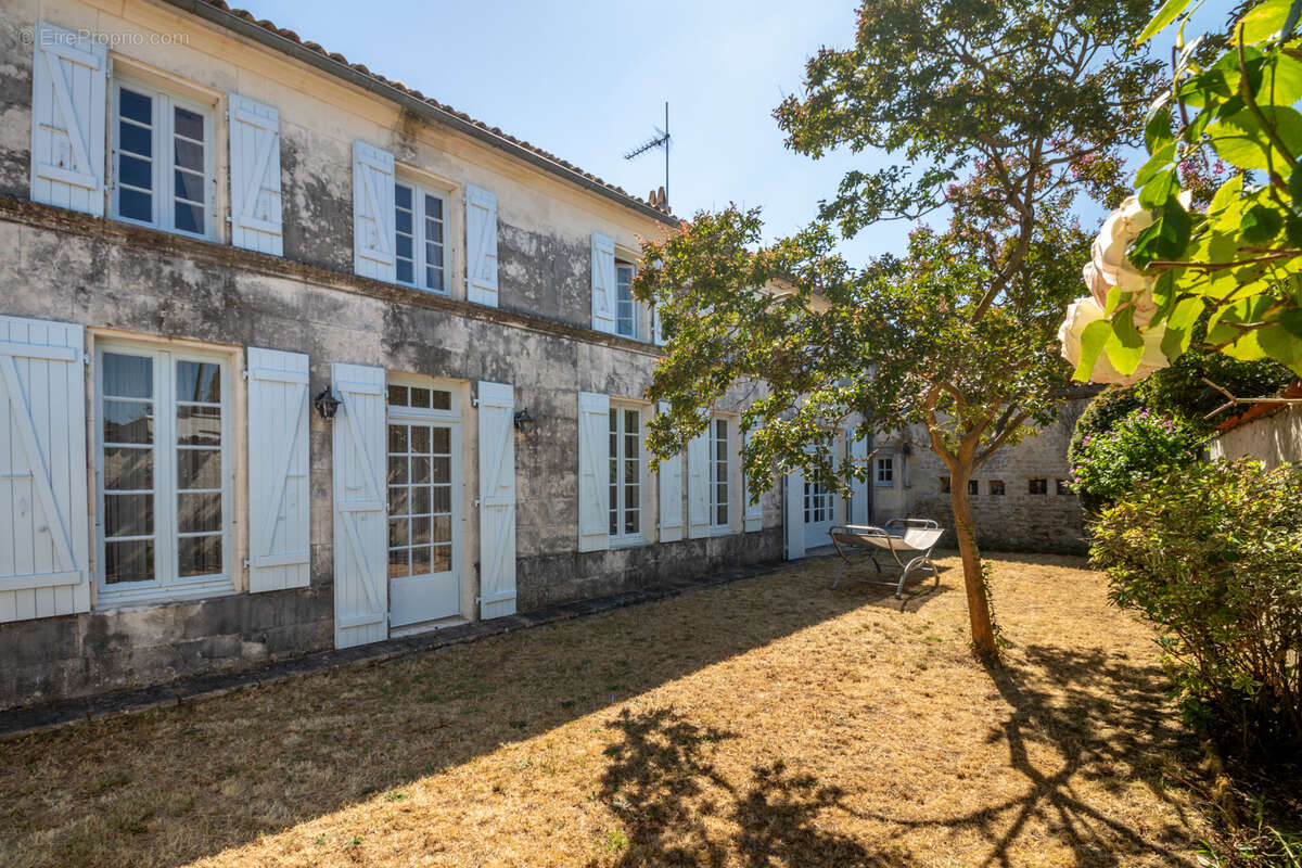 Maison à CORME-ROYAL