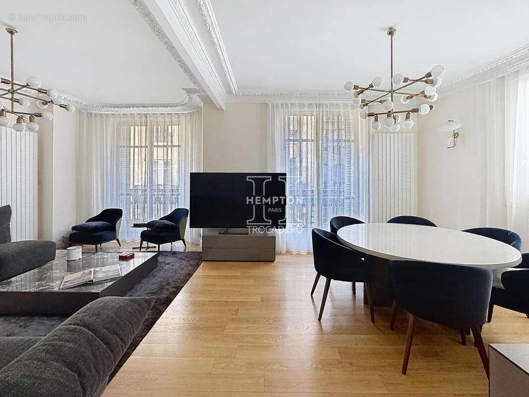 Appartement à PARIS-16E