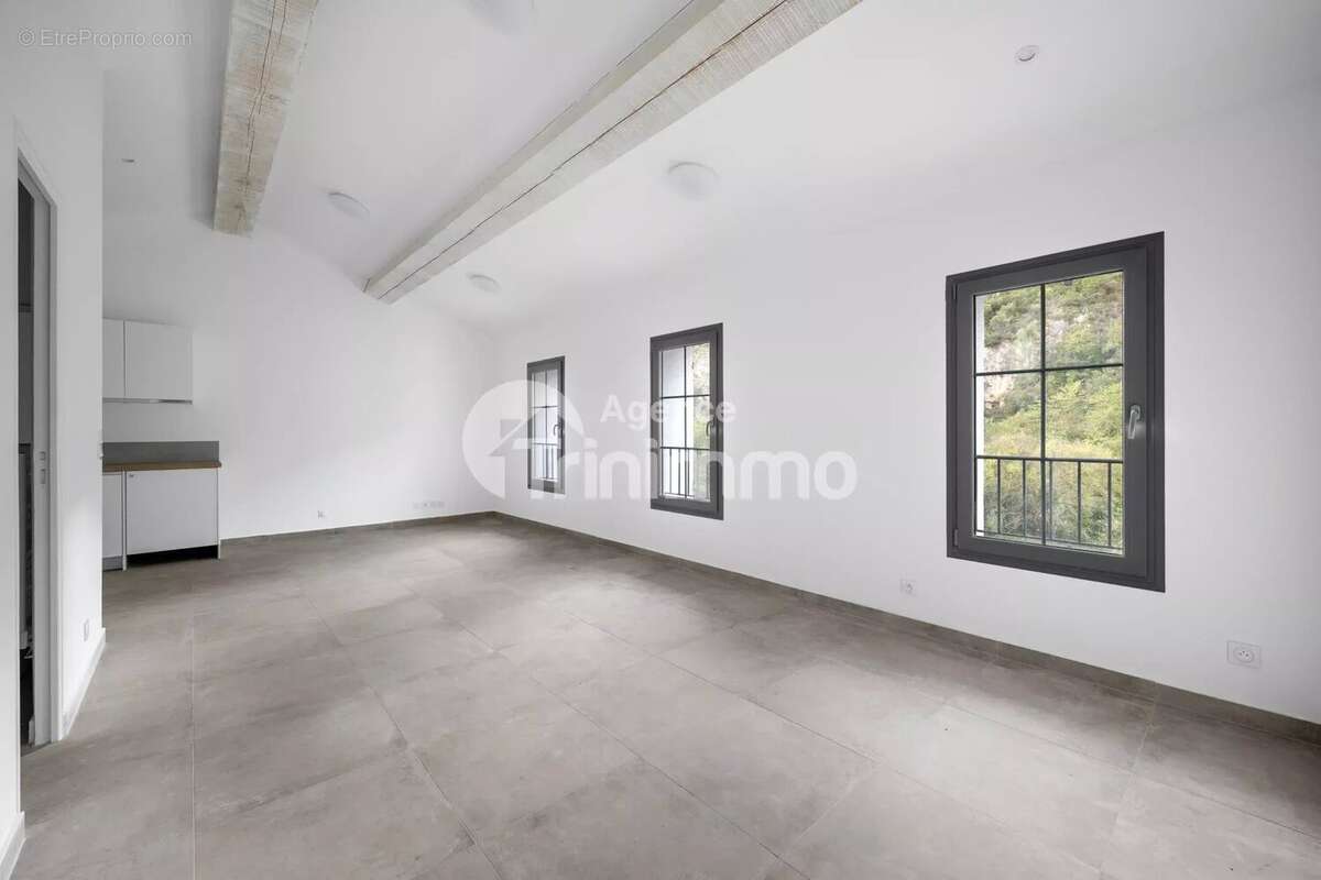 Appartement à TOURRETTE-LEVENS